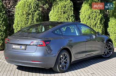 Седан Tesla Model 3 2023 в 
