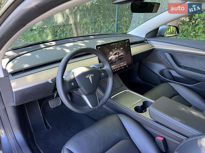 Седан Tesla Model 3 2023 в Львові