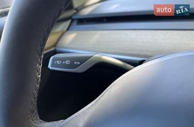 Седан Tesla Model 3 2023 в 