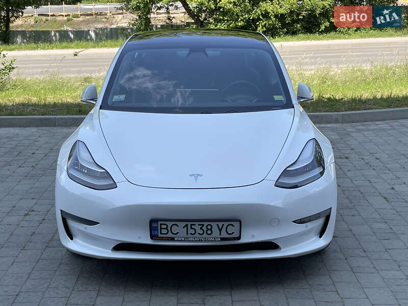 Седан Tesla Model 3 2019 в Новояворовске