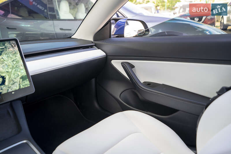 Седан Tesla Model 3 2018 в Києві