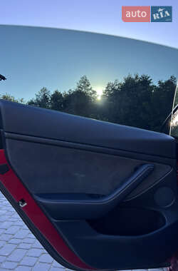 Седан Tesla Model 3 2022 в 
