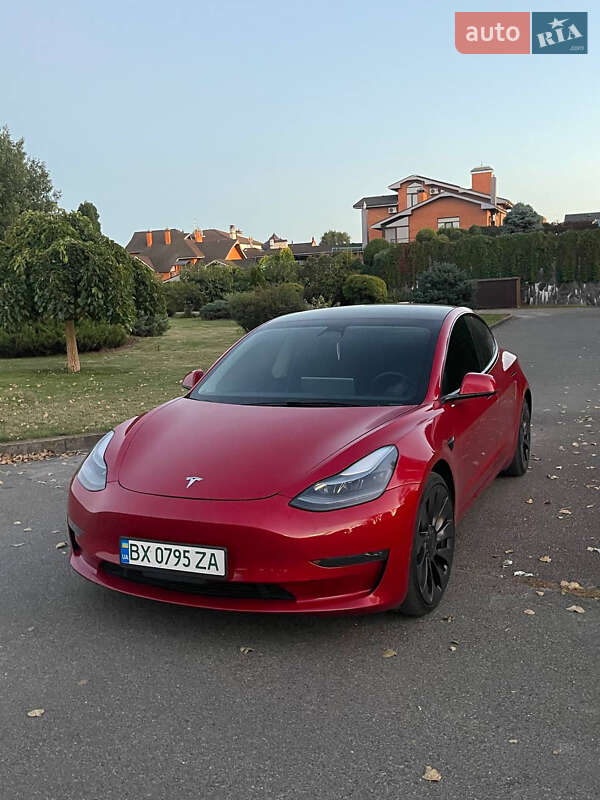 Седан Tesla Model 3 2023 в Києві