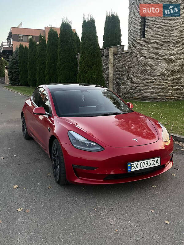 Седан Tesla Model 3 2023 в Києві