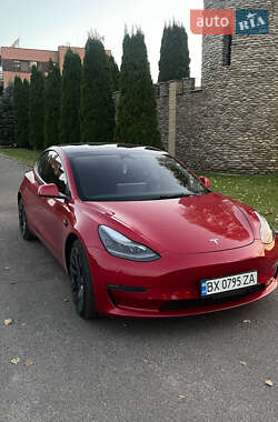 Седан Tesla Model 3 2023 в 