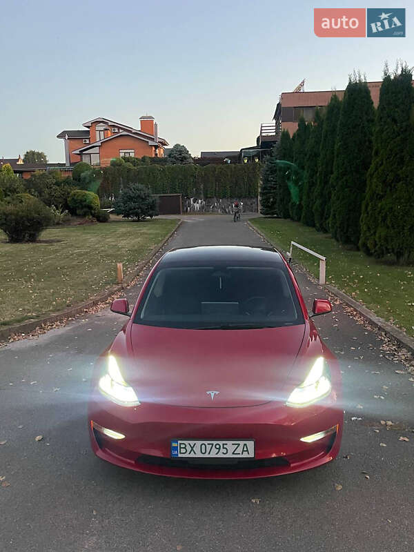 Седан Tesla Model 3 2023 в Києві