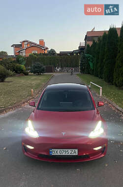 Седан Tesla Model 3 2023 в 