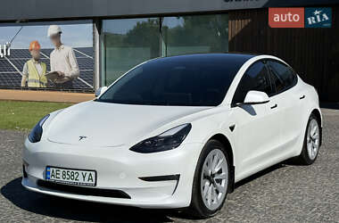 Седан Tesla Model 3 2022 в 