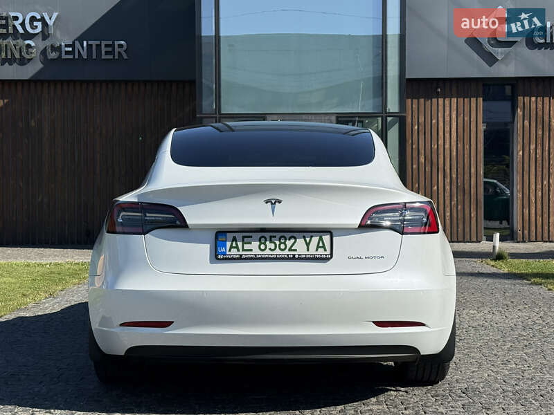 Седан Tesla Model 3 2022 в Днепре