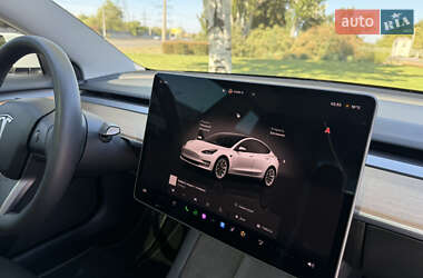 Седан Tesla Model 3 2022 в 