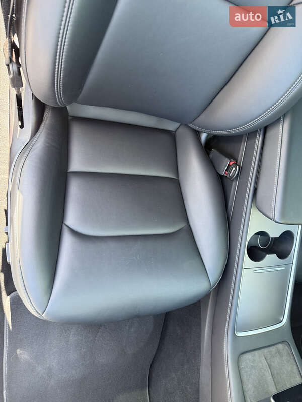 Седан Tesla Model 3 2022 в Днепре