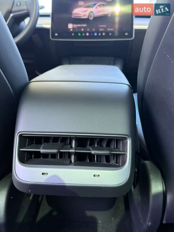 Седан Tesla Model 3 2022 в Днепре