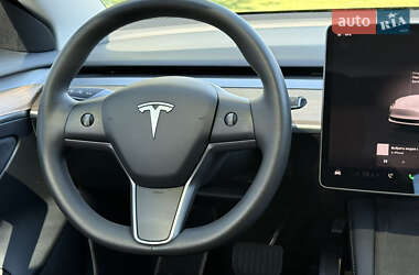 Седан Tesla Model 3 2022 в 