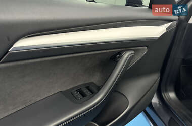 Седан Tesla Model 3 2021 в 