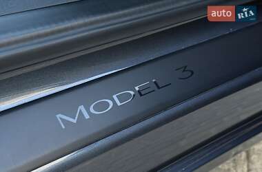 Седан Tesla Model 3 2023 в 