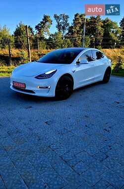 Седан Tesla Model 3 2018 в Львове