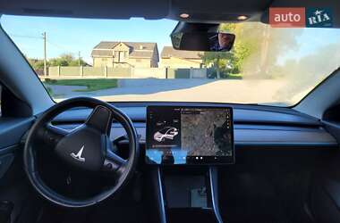 Седан Tesla Model 3 2017 в 