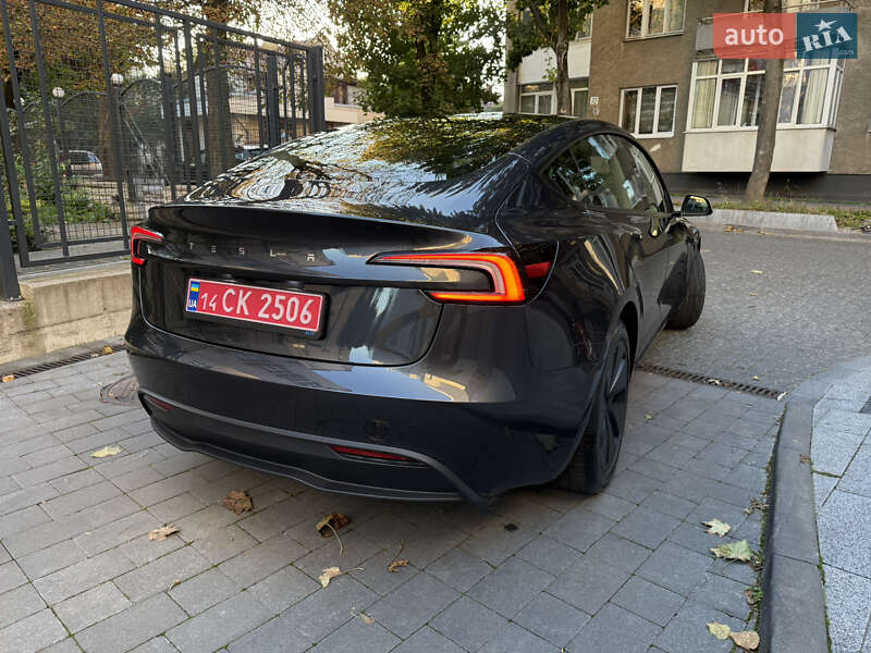 Седан Tesla Model 3 2024 в Львові