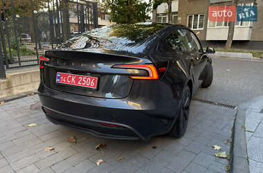 Седан Tesla Model 3 2024 в 