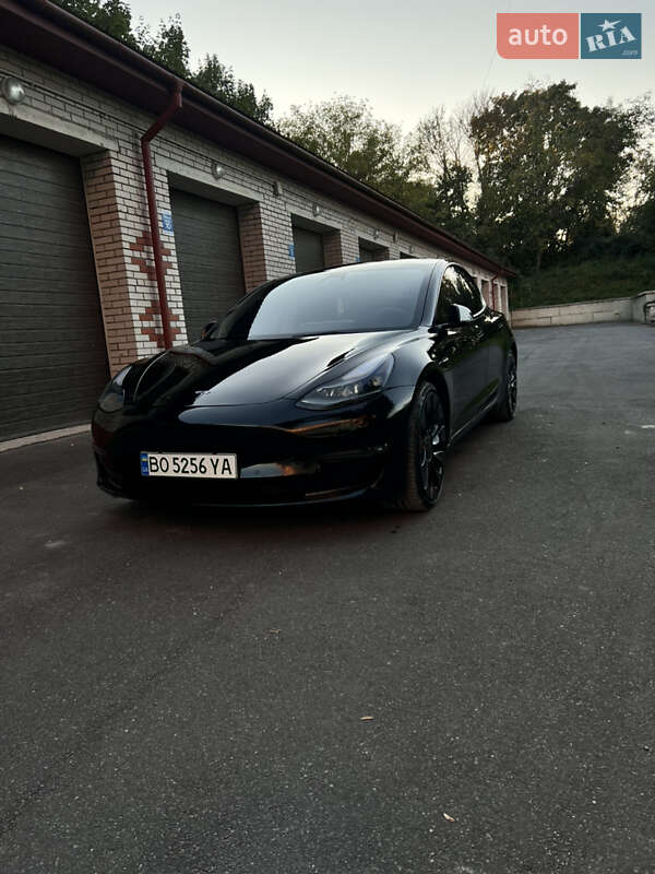 Седан Tesla Model 3 2022 в Тернополі