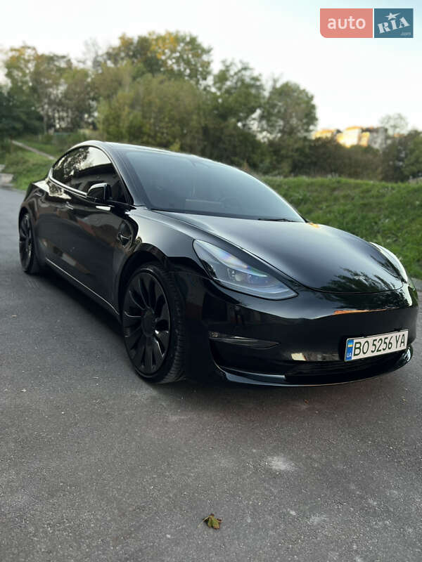 Седан Tesla Model 3 2022 в Тернополі