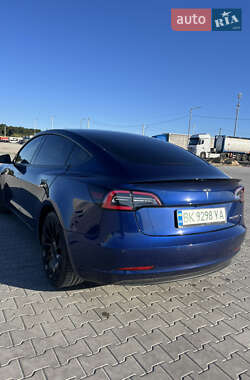Седан Tesla Model 3 2022 в 