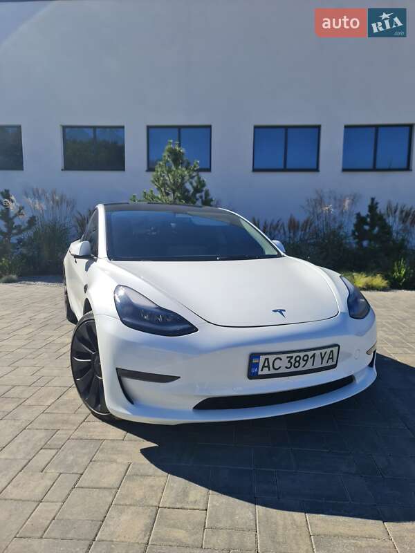 Седан Tesla Model 3 2023 в Луцьку