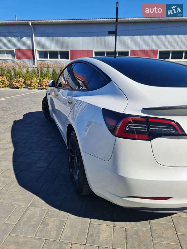 Седан Tesla Model 3 2023 в Луцьку