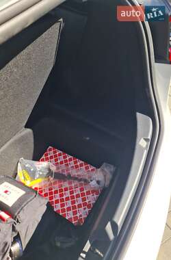 Седан Tesla Model 3 2023 в 