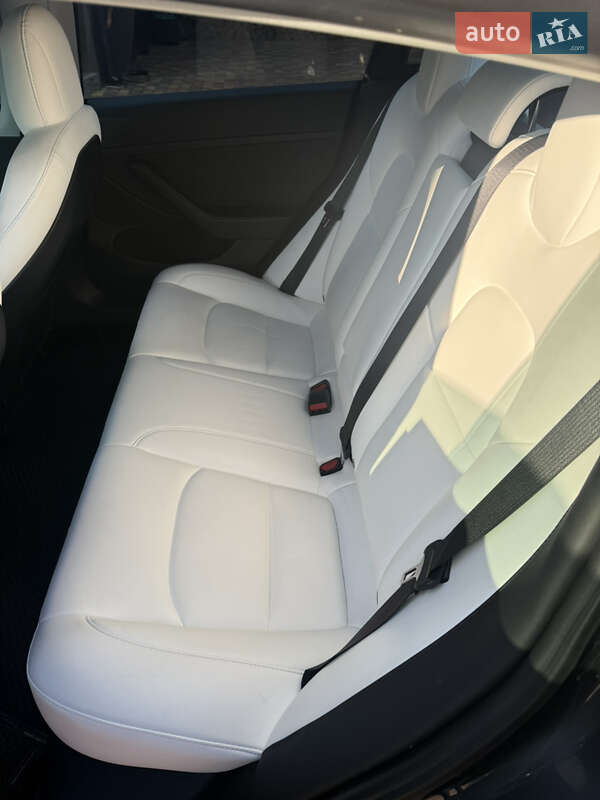 Седан Tesla Model 3 2021 в Дніпрі