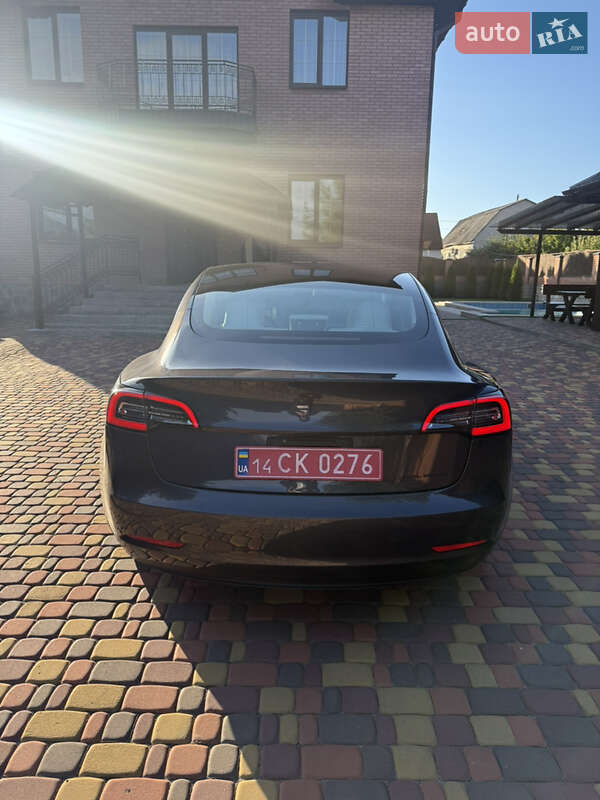 Седан Tesla Model 3 2021 в Дніпрі