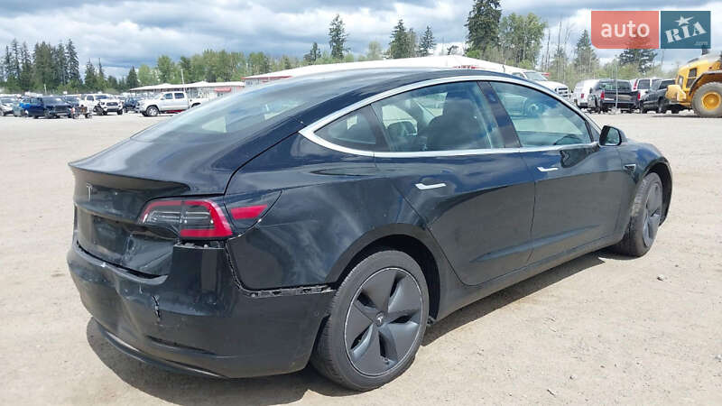 Седан Tesla Model 3 2018 в Львові