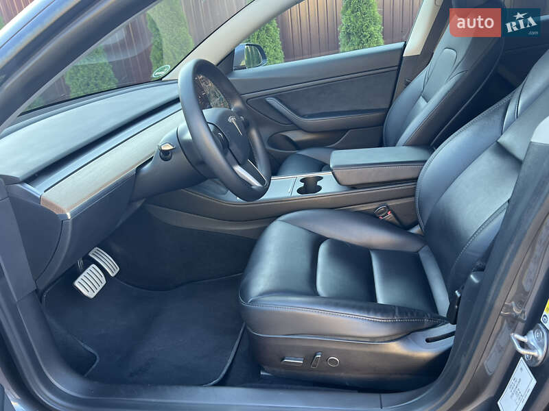 Седан Tesla Model 3 2021 в Житомире