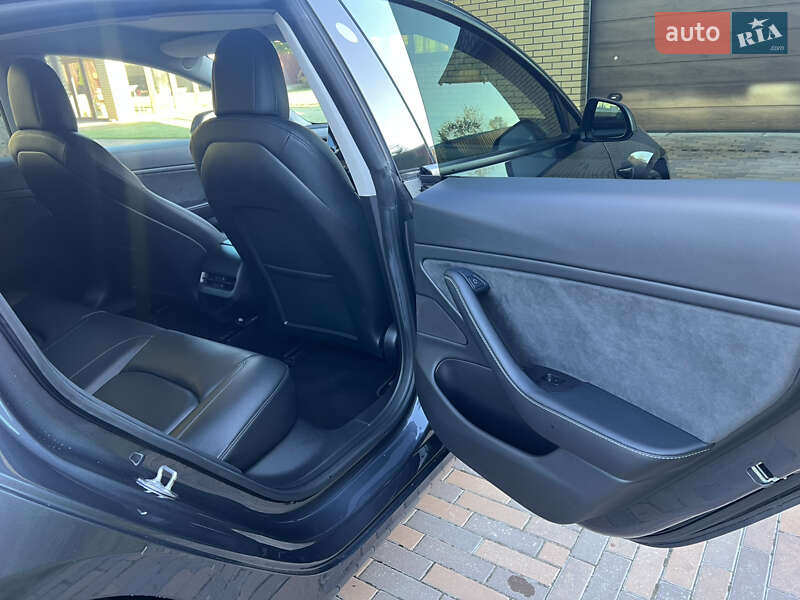 Седан Tesla Model 3 2021 в Житомире