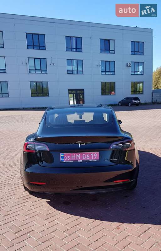 Седан Tesla Model 3 2018 в Рівному
