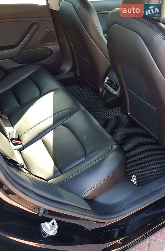 Седан Tesla Model 3 2018 в Рівному