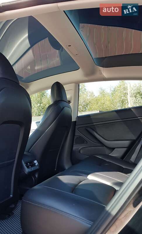 Седан Tesla Model 3 2018 в Рівному