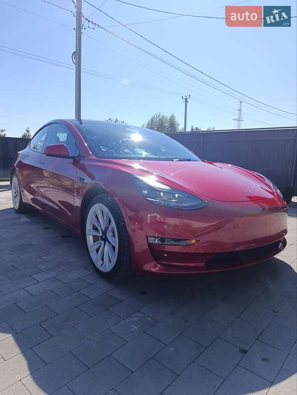 Седан Tesla Model 3 2022 в Стрию