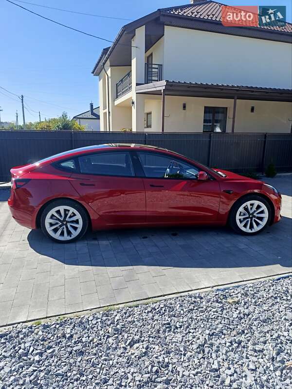 Седан Tesla Model 3 2022 в Стрию
