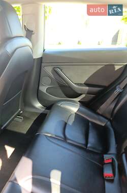 Седан Tesla Model 3 2022 в Стрые