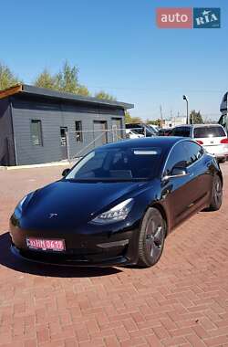 Седан Tesla Model 3 2018 в Ровно