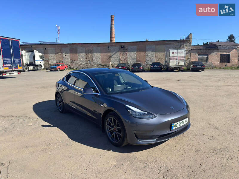 Tesla Model 3 2020
