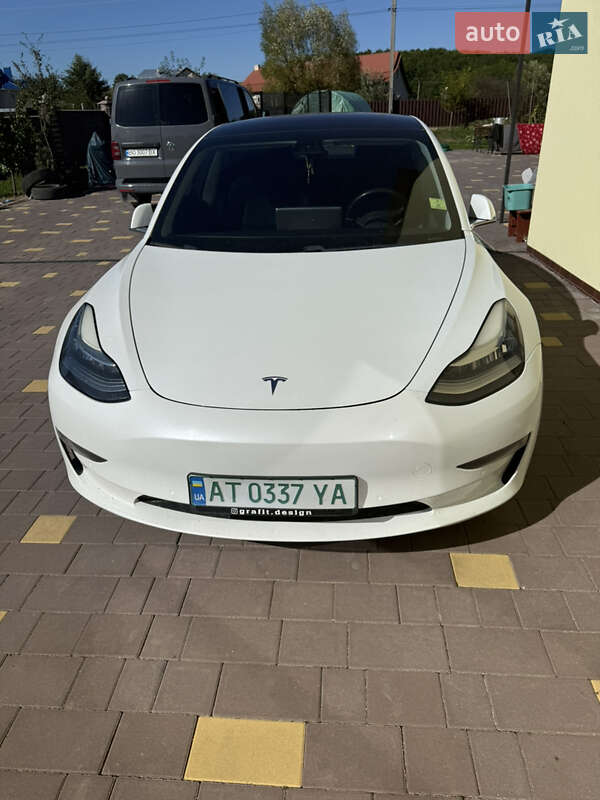 Седан Tesla Model 3 2018 в Івано-Франківську