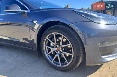 Седан Tesla Model 3 2020 в 