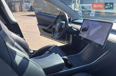 Седан Tesla Model 3 2020 в 