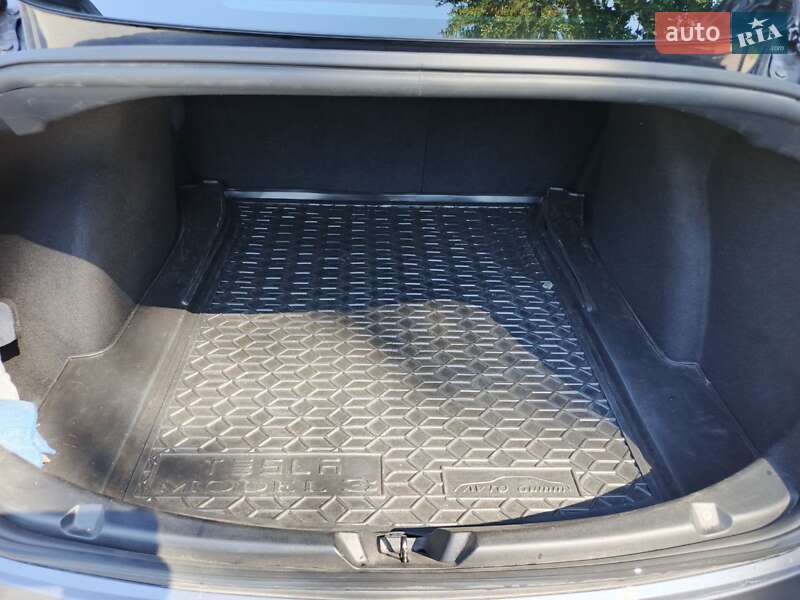 Седан Tesla Model 3 2019 в Дубно