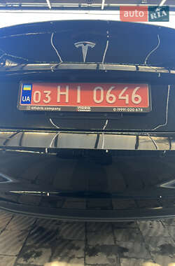 Седан Tesla Model 3 2022 в 