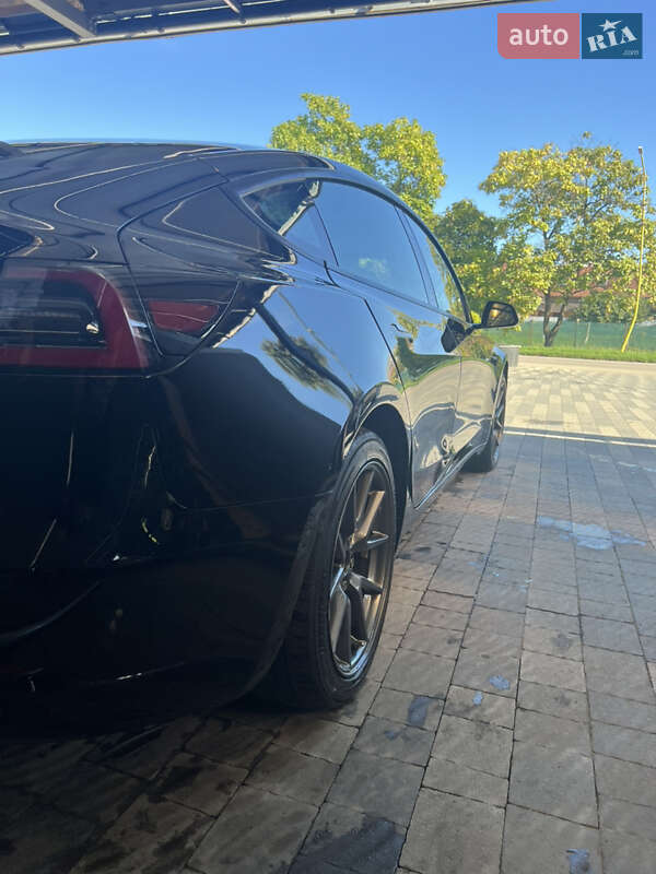 Седан Tesla Model 3 2022 в Ужгороде