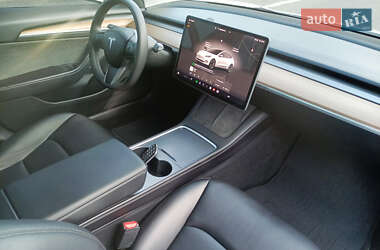 Седан Tesla Model 3 2022 в 
