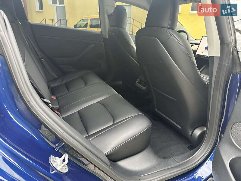 Седан Tesla Model 3 2023 в Сумах